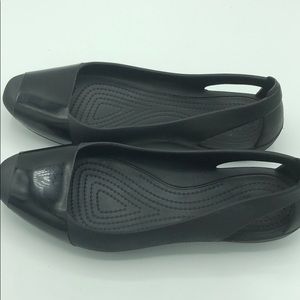Crocs Slip On Patent Flats Shoes Women’s Size 8 Black Sandals